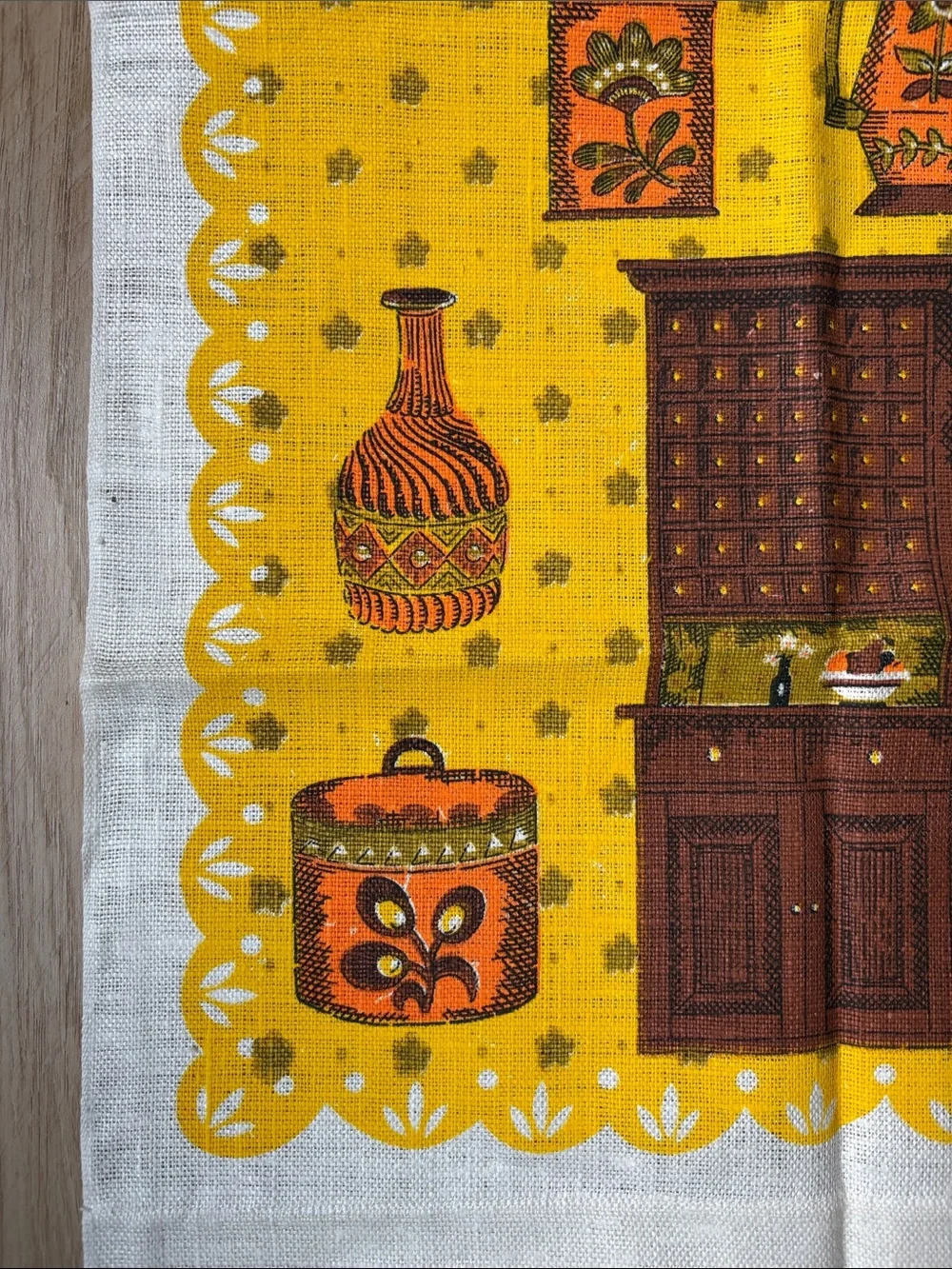 Vintage-Style Yellow Kitchen Tea Towel with Brown Orange Motif